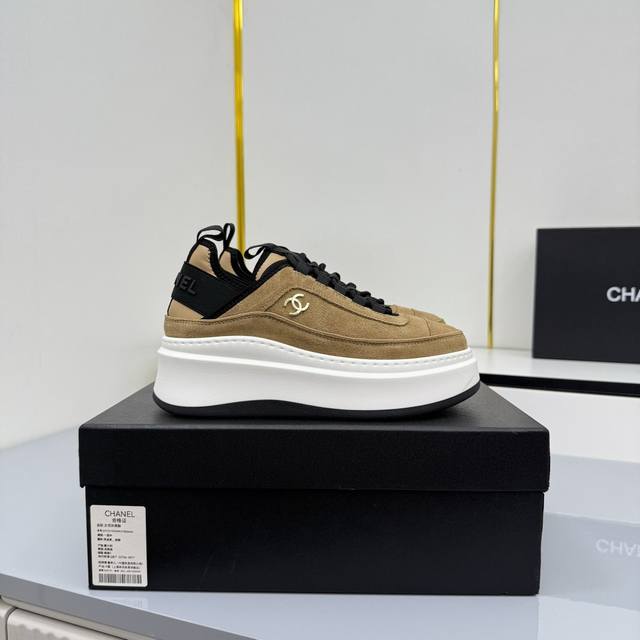 女码 Chanel香奈儿休闲厚底增高鞋 2025专柜顶级休闲款运动鞋 这款经典设计；鞋面多种工艺电绣的风格；大底却时尚运动；不平凡的拥入了多种配色元素 多元化混