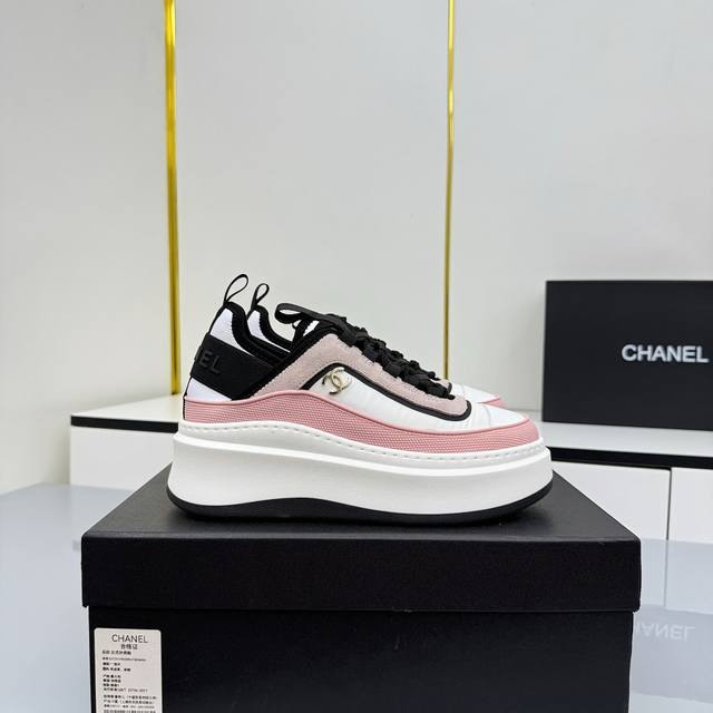 女码 Chanel香奈儿休闲厚底增高鞋 2025专柜顶级休闲款运动鞋 这款经典设计；鞋面多种工艺电绣的风格；大底却时尚运动；不平凡的拥入了多种配色元素 多元化混