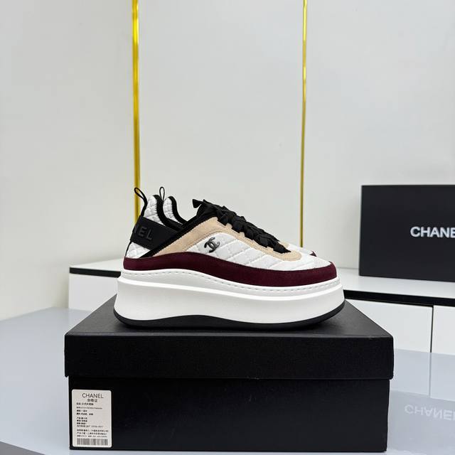 女码 Chanel香奈儿休闲厚底增高鞋 2025专柜顶级休闲款运动鞋 这款经典设计；鞋面多种工艺电绣的风格；大底却时尚运动；不平凡的拥入了多种配色元素 多元化混