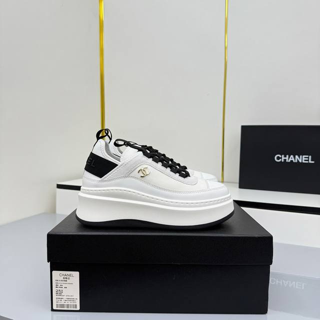 女码 Chanel香奈儿休闲厚底增高鞋 2025专柜顶级休闲款运动鞋 这款经典设计；鞋面多种工艺电绣的风格；大底却时尚运动；不平凡的拥入了多种配色元素 多元化混