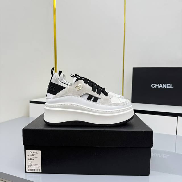 女码 Chanel香奈儿休闲厚底增高鞋 2025专柜顶级休闲款运动鞋 这款经典设计；鞋面多种工艺电绣的风格；大底却时尚运动；不平凡的拥入了多种配色元素 多元化混