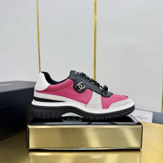 高版本 Chanel香奈儿新款熊猫板鞋熊猫鞋 香奈儿2025Ss火爆熊猫鞋配色厚底休闲运动鞋板鞋 专柜同步 专柜非常火爆 非常难买的一款鞋 全网最火的厚底熊猫鞋