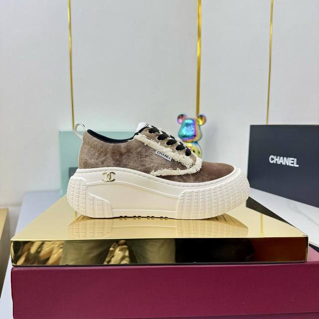 香奈儿面包鞋 ～原版小牛皮熊猫鞋 Chanel 香奈儿 25C 最新爆款 熊猫 黑白 运动鞋 休闲板鞋 小香 爆款单品 经典黑白 熊猫配色 Coco女孩必要入款
