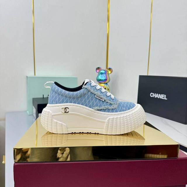 香奈儿面包鞋 ～原版小牛皮熊猫鞋 Chanel 香奈儿 25C 最新爆款 熊猫 黑白 运动鞋 休闲板鞋 小香 爆款单品 经典黑白 熊猫配色 Coco女孩必要入款