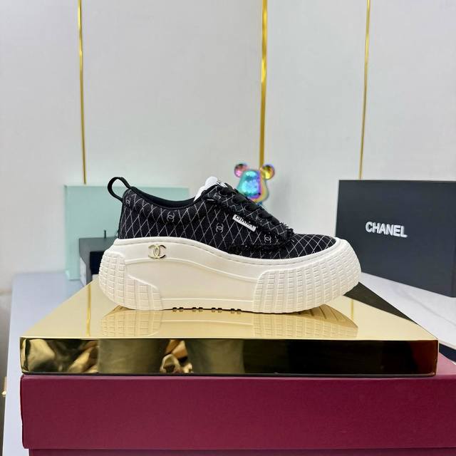 香奈儿面包鞋 ～原版小牛皮熊猫鞋 Chanel 香奈儿 25C 最新爆款 熊猫 黑白 运动鞋 休闲板鞋 小香 爆款单品 经典黑白 熊猫配色 Coco女孩必要入款