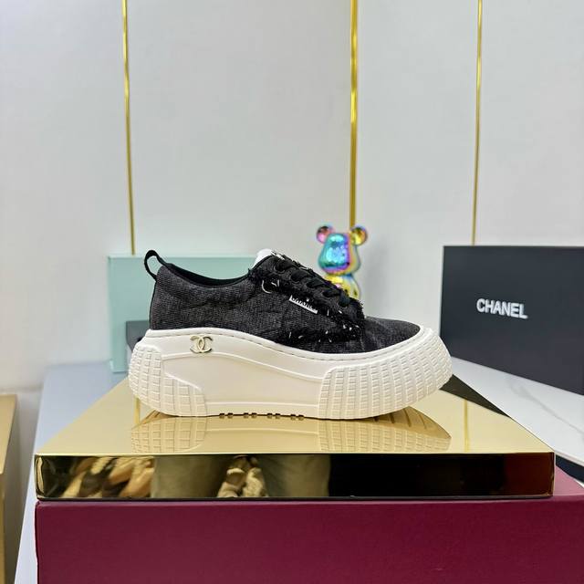 香奈儿面包鞋 ～原版小牛皮熊猫鞋 Chanel 香奈儿 25C 最新爆款 熊猫 黑白 运动鞋 休闲板鞋 小香 爆款单品 经典黑白 熊猫配色 Coco女孩必要入款