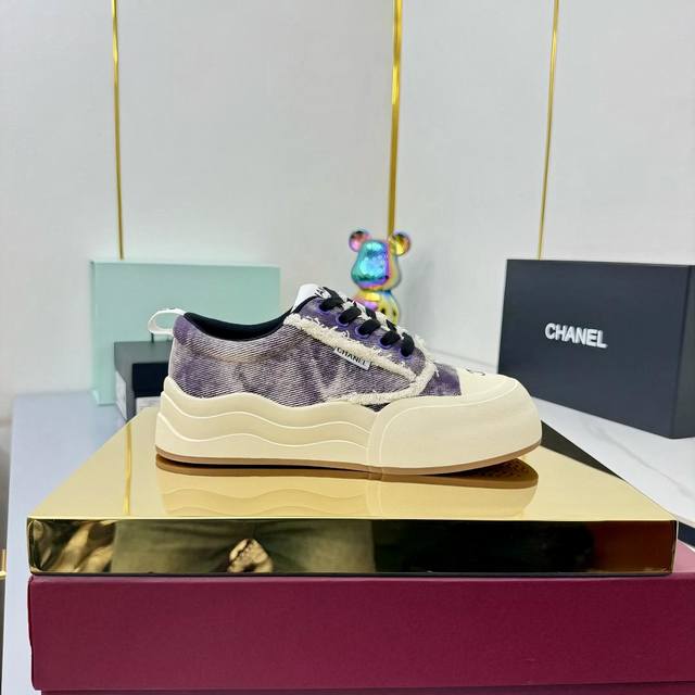 香奈儿面包鞋 ～原版小牛皮熊猫鞋 Chanel 香奈儿 25C 最新爆款 熊猫 黑白 运动鞋 休闲板鞋 小香 爆款单品 经典黑白 熊猫配色 Coco女孩必要入款