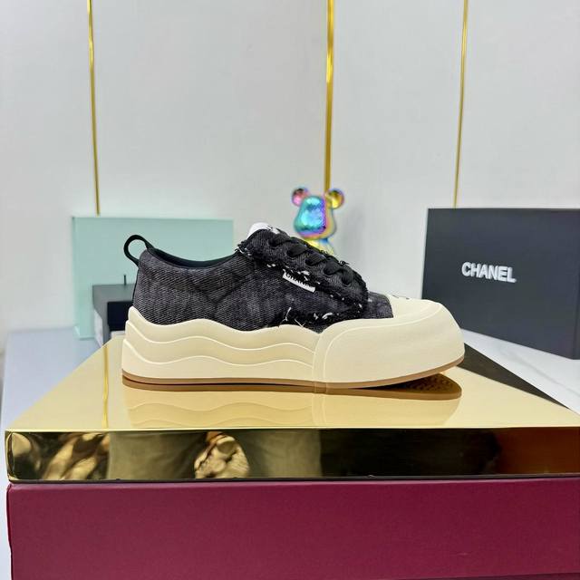 香奈儿面包鞋 ～原版小牛皮熊猫鞋 Chanel 香奈儿 25C 最新爆款 熊猫 黑白 运动鞋 休闲板鞋 小香 爆款单品 经典黑白 熊猫配色 Coco女孩必要入款