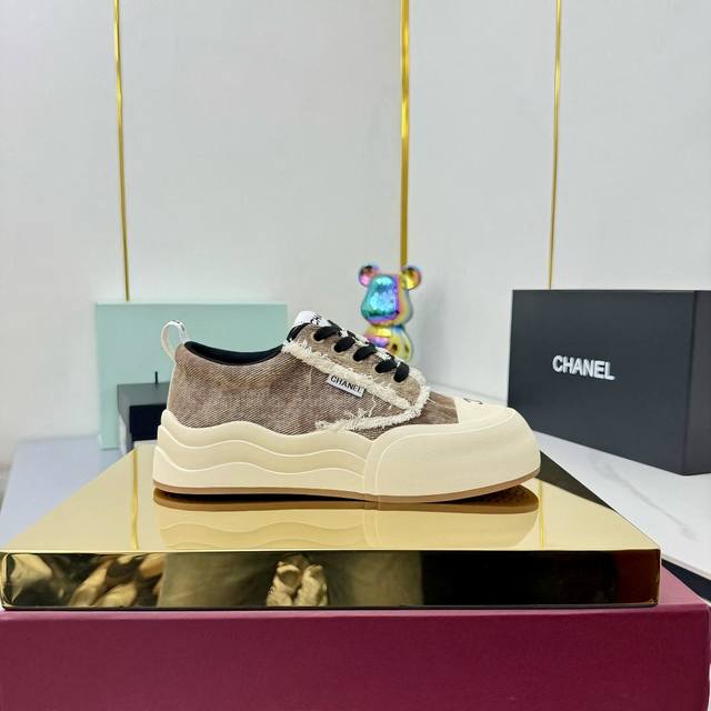 香奈儿面包鞋 ～原版小牛皮熊猫鞋 Chanel 香奈儿 25C 最新爆款 熊猫 黑白 运动鞋 休闲板鞋 小香 爆款单品 经典黑白 熊猫配色 Coco女孩必要入款