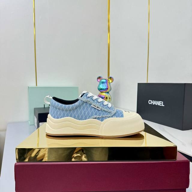 香奈儿面包鞋 ～原版小牛皮熊猫鞋 Chanel 香奈儿 25C 最新爆款 熊猫 黑白 运动鞋 休闲板鞋 小香 爆款单品 经典黑白 熊猫配色 Coco女孩必要入款