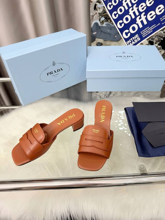 prada 普拉达2026Ss 新品 Leather Band拖鞋 闪亮登场 小红书各大博主推荐，1:1彰显经典魅力。 面料小牛皮 羊皮内里 意大利真皮大底 3