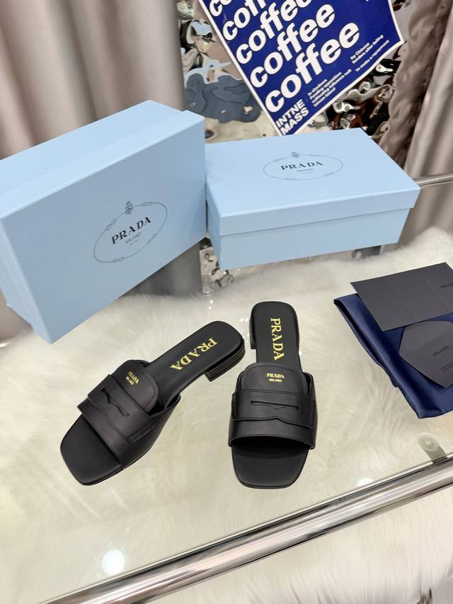 prada 普拉达2026Ss 新品 Leather Band拖鞋 闪亮登场 小红书各大博主推荐，1:1彰显经典魅力。 面料小牛皮 羊皮内里 意大利真皮大底 3