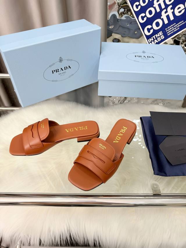 prada 普拉达2026Ss 新品 Leather Band拖鞋 闪亮登场 小红书各大博主推荐，1:1彰显经典魅力。 面料小牛皮 羊皮内里 意大利真皮大底 3