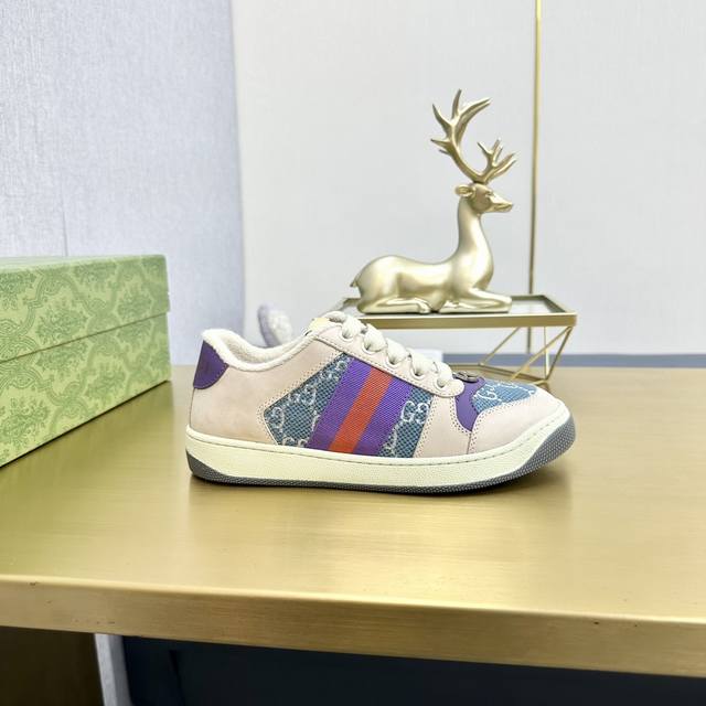 出厂价pp男女码 市场最高版本。 Gucci古驰全新升级后套内里，顶级做旧小脏鞋，Screener 系列饰水晶运动鞋 G小脏鞋镶钻款 蓝色水钻，经典休闲情侣款，