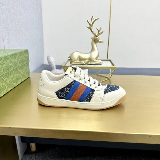 出厂价pp男女码 市场最高版本。 Gucci古驰全新升级后套内里，顶级做旧小脏鞋，Screener 系列饰水晶运动鞋 G小脏鞋镶钻款 蓝色水钻，经典休闲情侣款，