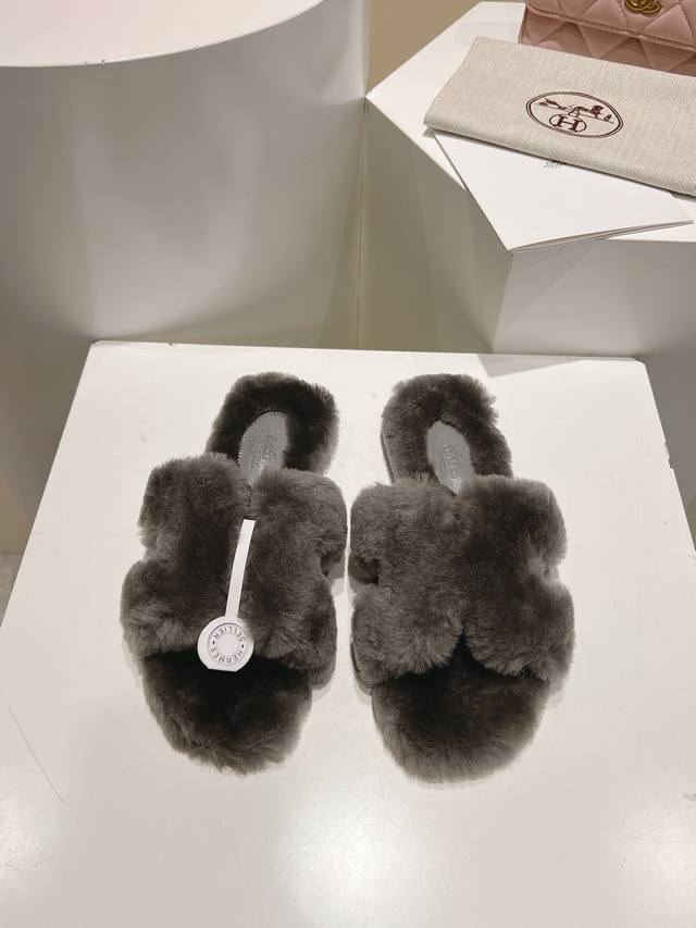 直毛系 工厂p批 码数：35-43 可做无标： 注：无标需定做 经典款 官网、小红书同步最新配色爱马仕爆款火热上线，做工升级版，高品质！ 时尚潮流最新款泰迪羊毛