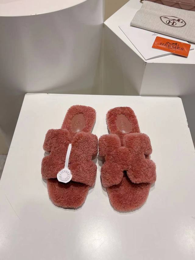 工厂p批 码数：35-43 可做无标： 注：无标需定做 经典款 官网、小红书同步最新配色爱马仕爆款火热上线，做工升级版，高品质！ 时尚潮流最新款泰迪羊毛H拖秋冬