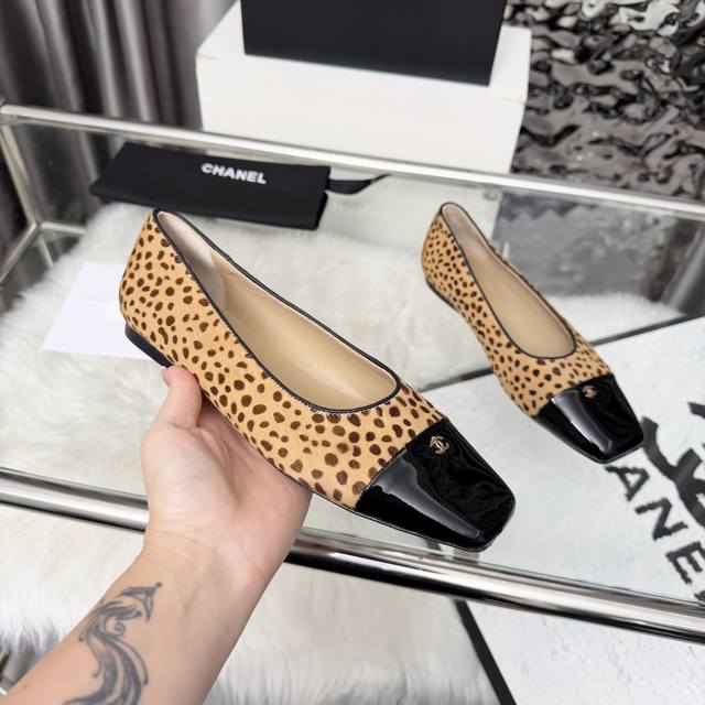 高版本小香家单鞋Chane*｜，大爆款！小香2025官网香奈儿四季单鞋，系列新品乐福鞋满满的复古风 秀气的鞋型 看着就很讨喜，小方头 衬托脚也变得瘦瘦的，上脚给