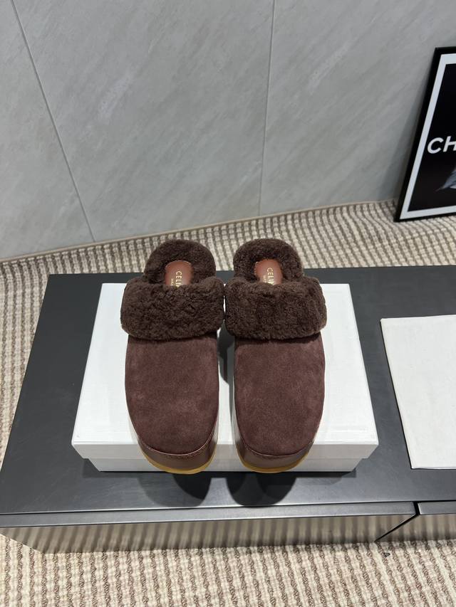 工厂p价p 独家顶级版本 C*Eline赛*琳2025Vs秋季最新爆款毛拖系列 圆头松糕厚底毛拖 官网同步最新款，专柜最高版本顶级品质，毛茸茸的时髦感十足，舒适