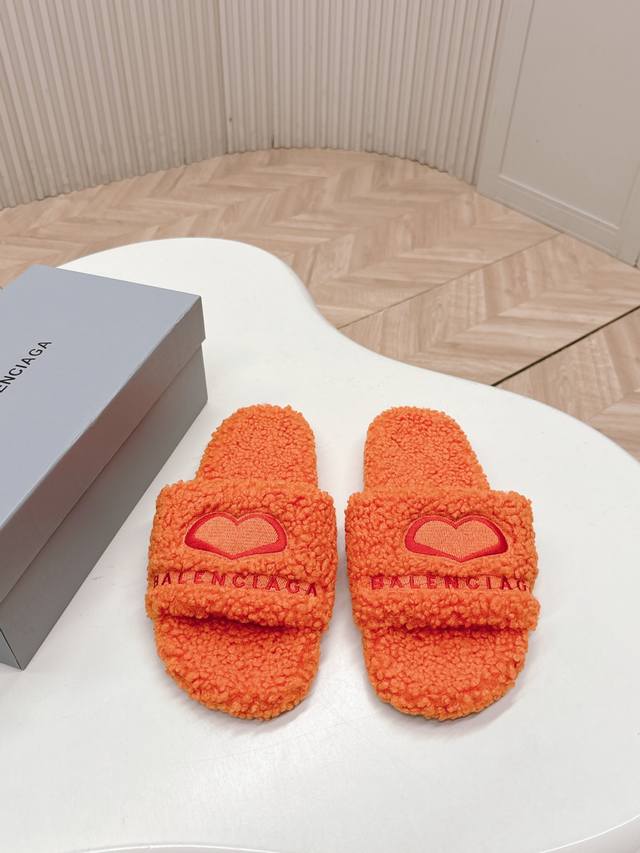 工厂p价p 薄底款 独家顶级版本 Balenciaga Ss25 New Arrival～ 巴黎世家新款厚底毛拖 鞋面精致Logo点缀+爱心鞋底增高5Cm 穿上