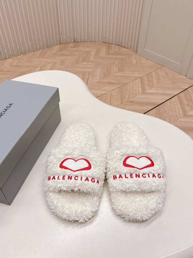 工厂p价p 薄底款 独家顶级版本 Balenciaga Ss25 New Arrival～ 巴黎世家新款厚底毛拖 鞋面精致Logo点缀+爱心鞋底增高5Cm 穿上