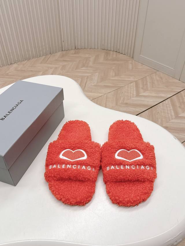 工厂p价p 薄底款 独家顶级版本 Balenciaga Ss25 New Arrival～ 巴黎世家新款厚底毛拖 鞋面精致Logo点缀+爱心鞋底增高5Cm 穿上