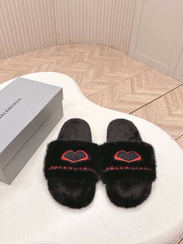 工厂p价p 薄底款 独家顶级版本 Balenciaga Ss25 New Arrival～ 巴黎世家新款厚底毛拖 鞋面精致Logo点缀+爱心鞋底增高5Cm 穿上