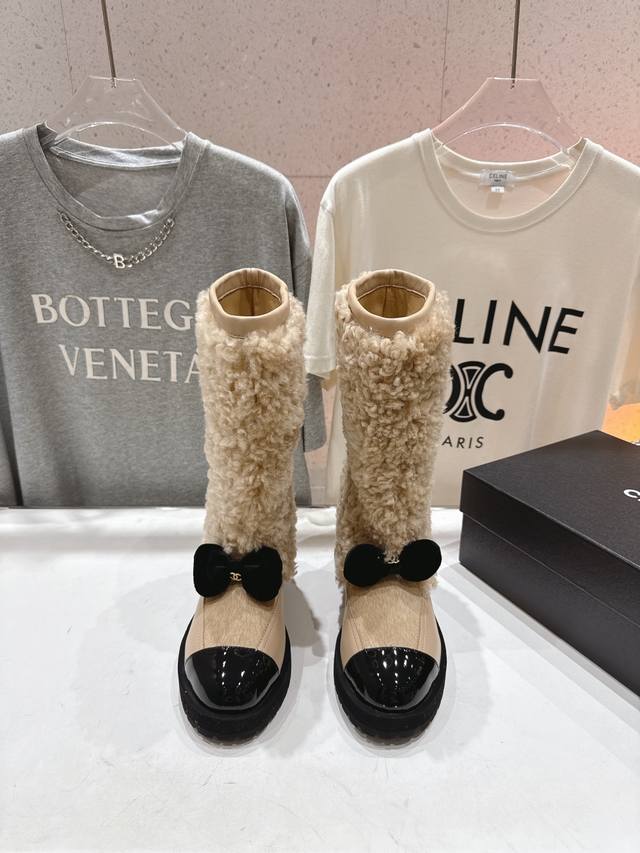 顶级品质 双C蝴蝶结拼色厚底雪地靴 面料采用牛皮拼接羊卷毛 内里垫脚均为羊皮 原版开模定制防滑大底 尺码35-41 [40 41定制]