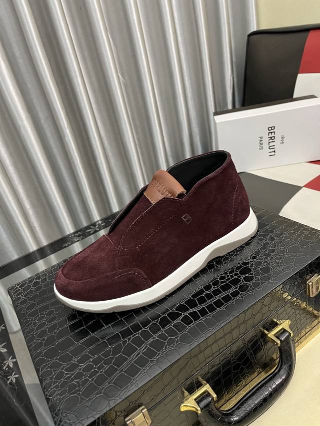 出厂价pp： Dg 最新运动休闲鞋时尚百搭，可为各式造型增光添彩。塑造独具动感活力与摩登气息的精致设计，尽显现代优雅格调。 Size：38-46