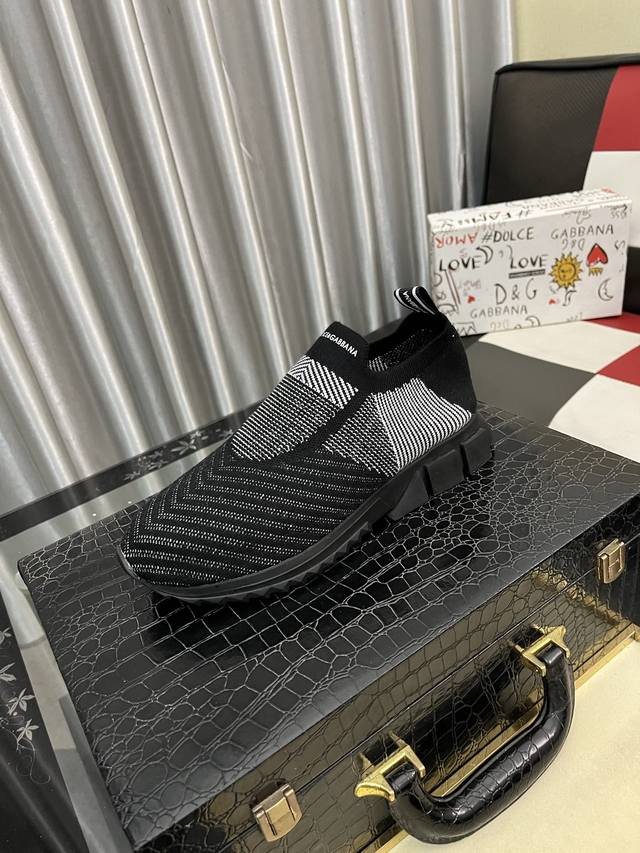 出厂价pp： Dg～ 男士休闲鞋 2026Z柜同步发售 鞋面选用牛皮拼接布料网布内里，舒适透气，鞋底：原版舒适耐磨大底，实物拍摄实物更赞码数:35-46