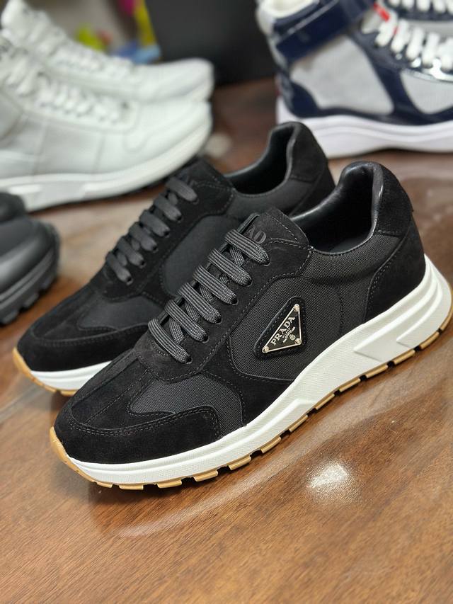 码数38-46 45 46订做 prax运动鞋将风格与舒适融为一体，特别的运动设计由精致的材质 商品详情 质和细节定义。两种材质的结合体现了风格的多功能性和现代