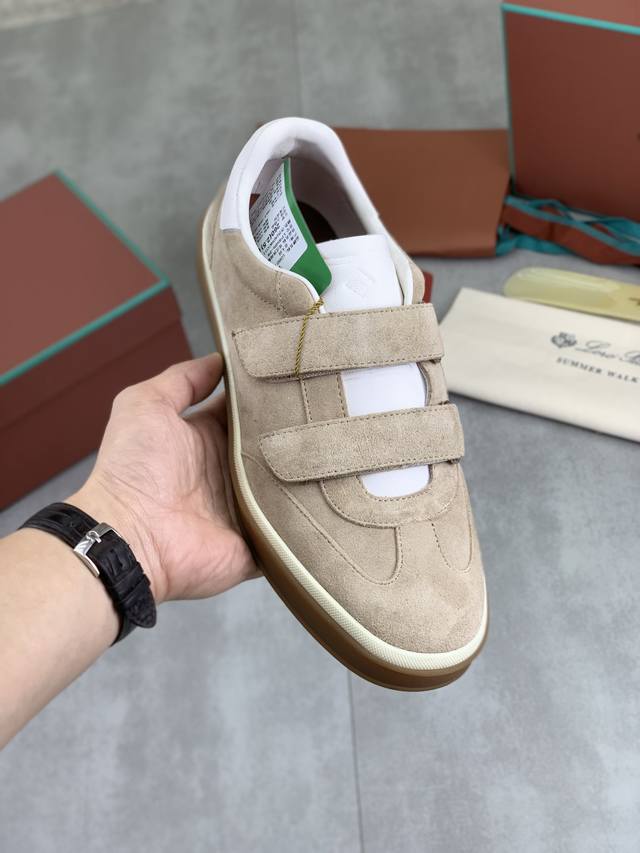 出厂价pp 实价 最新款休闲鞋Loro piana 顶级级购买原版复制 于1924年4月24日一手创立现有的Loro piana公司。家族经营至今已是第六代，为