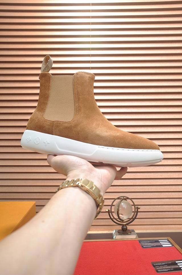 出厂价p Louis Vuitton 原单 新款Lv路易威登 * 顶级版本 Lv经典潮鞋！选用进口原版牛皮 水染牛皮内里.原版耐磨橡胶发泡大底！高品质精品！码数