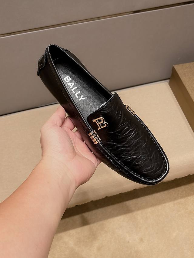 实价 ，品牌巴利官网原版正品～四季潮鞋 专柜旗舰店新款，巴利优质做工，鞋面:进口原版荔枝纹牛皮、全真不掉色牛里，时尚懒人商务风设计，休闲乐福款，跑步鞋青年人最适