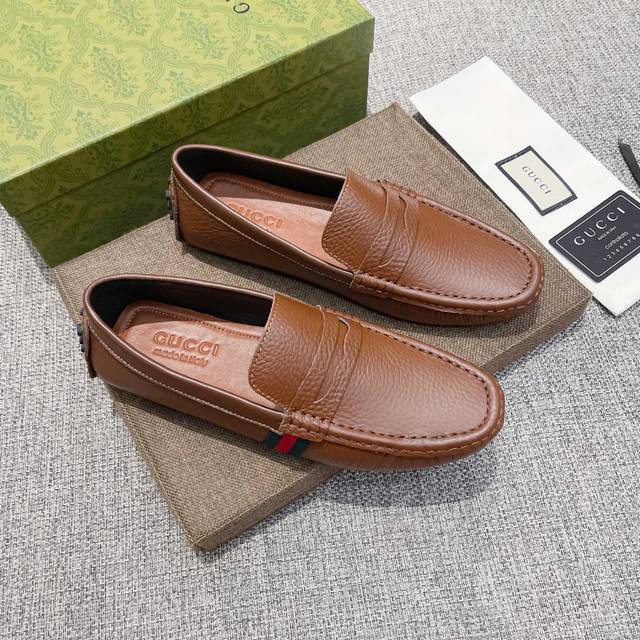 古驰 Gucci ，官网新款，1921年创立于佛罗伦萨，是全球奢侈品品牌之一，其独特的创意和革新风靡全球，古驰 永恒而经典，一直以来深受明星们的青睐，并成为世界