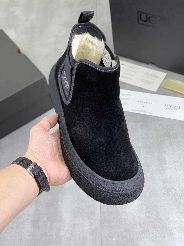 工厂p价p 实价 上新 Iuggi 一双帅的想“焊”在脚上的马丁靴 内里羊皮毛一体 舒适保暖 防滑性能更胜一筹 磨砂牛皮 搭配超舒适弹力绒 手工精细缝线 不冻脚