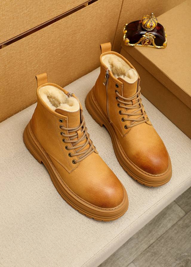 商品商标： Ugg 冬季高帮鞋 正码码数: 39-44 38.45定做不退换 商品材料：精选优质荔枝纹擦色牛皮鞋面 真羊毛内里 橡胶大底