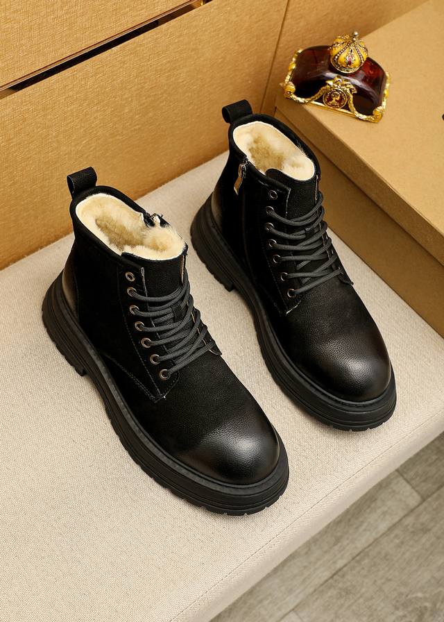 商品商标： Ugg 冬季高帮鞋 正码码数: 39-44 38.45定做不退换 商品材料：精选优质荔枝纹牛皮鞋面 真羊毛内里 橡胶大底