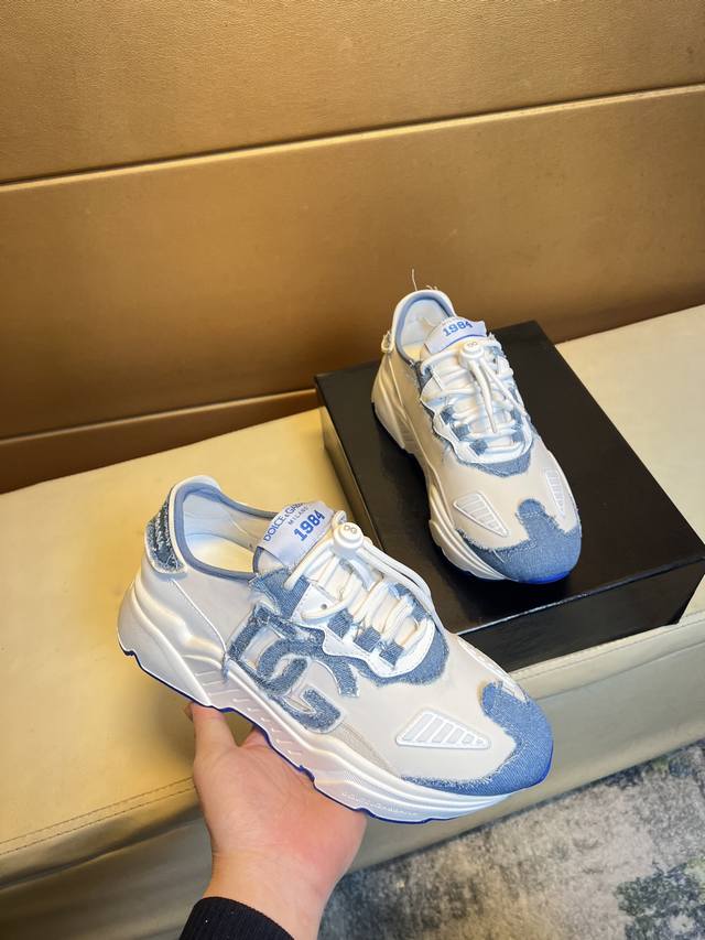 Dg&杜嘉班纳 原单品质.～ 独特现代风运动鞋。休闲鞋潮男必备款 意大利进口原版品牌，进口原版飞织羊皮垫脚 拒绝脱色磨脚 鞋底：原厂特供原版底，法国懒人风格设计