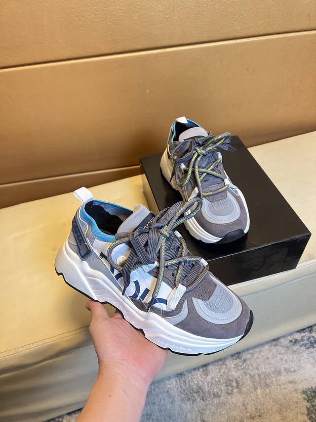 Dg～杜嘉班纳 顶级代购男士2025Hk专柜同步发售。鞋底：原厂特供原版底，独家活动底超级舒适，原厂跟单货，高品质多色拼接设计做工精致细腻，独一无二， 丝绸面料