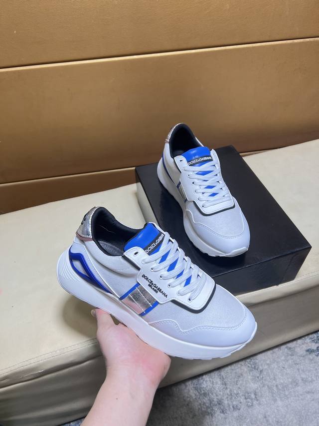 杜嘉班纳 原单品质.～ 独特现代风运动鞋。休闲鞋潮男必备款 意大利进口原版品牌，进口原版皮，羊里 拒绝脱色磨脚 鞋底：原厂特供原版底，法国懒人风格设计 贴脚 在