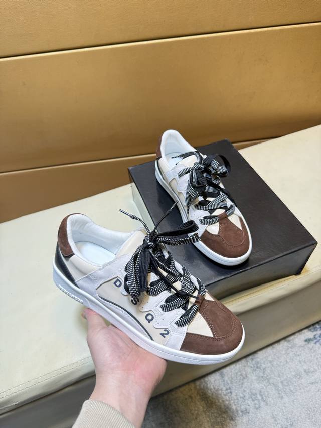 D2 顶级代购男士Hk专柜同步发售。鞋底：原厂特供原版底，独家活动底超级舒适，原厂跟单货，高品质多色拼接设计做工精致细腻，独一无二， 丝绸面料，牛皮里细节决定品