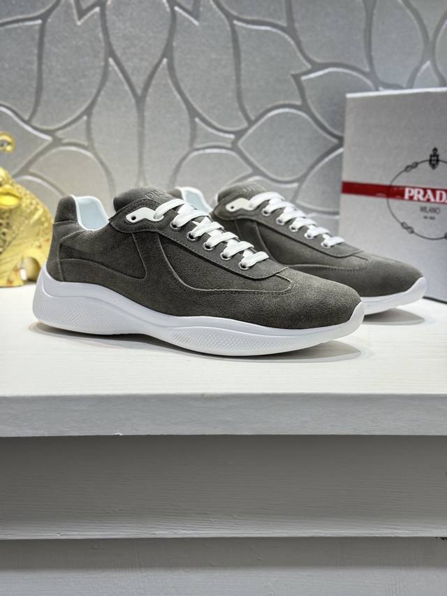 prada 普拉达 情侣款专柜最新款出货 领先专柜款你懂的 鞋面牛皮制造，牛皮内里鞋底：原厂特供原版底，独家成型底超级舒适，原厂跟单货，高品质，细节决定品质、我