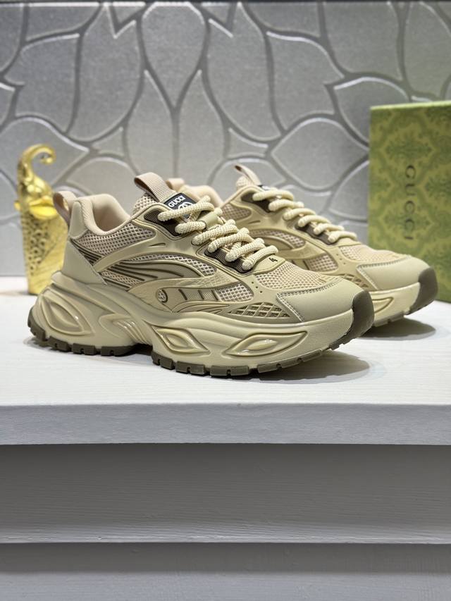 古奇！全球首发 鞋面采用牛皮拼接面料网布内里让行走更加便捷舒适！弹力十足独家新款惊世之作，质量相比美的1：1复刻 ！打造时尚个性衬托你的与众不同！潮男必备经典