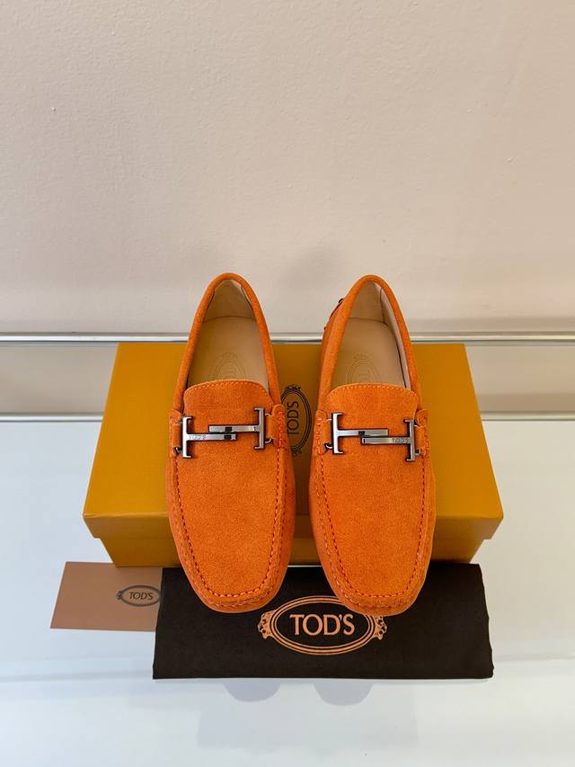 Tods 男士豆豆鞋 专柜同步新款 高端品质 磨砂皮杏色牛里.原版包装。桔色，尺码38-45。