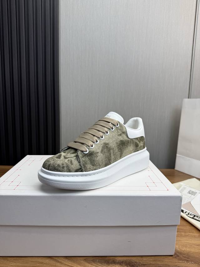 工厂p价 麦昆.Mq顶级版本.情侣爆款，常年热卖 Alexander Mcqueen高版本再次升级为最高品质.代购级别 面料：意大利进口面料 抗水擦不变色 内里