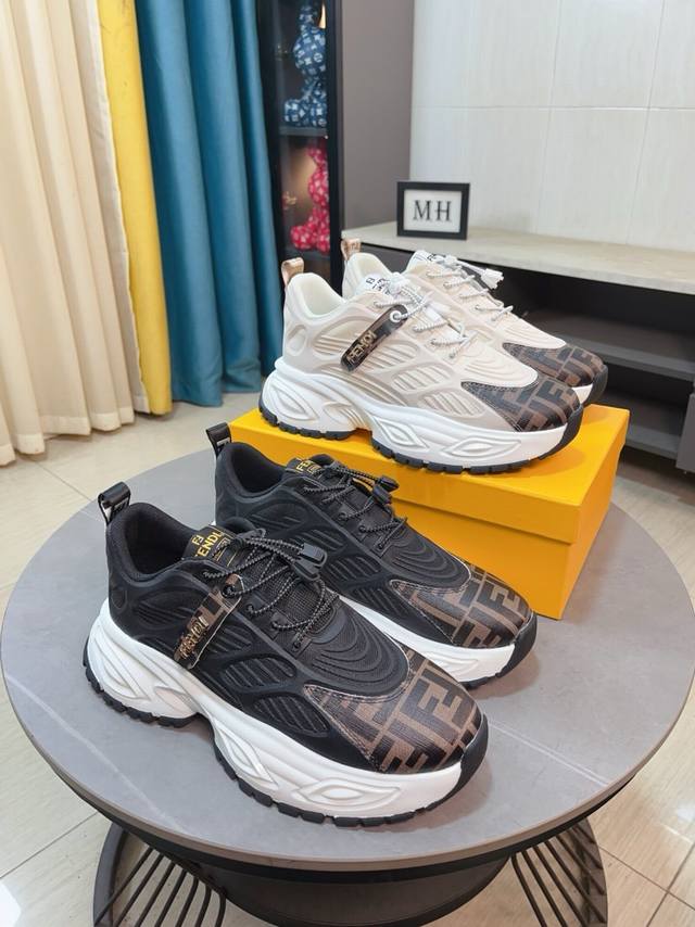 出厂价p Fendi 芬迪经典舒适男士，这款复杂的运动鞋是由柔软的小牛皮真皮内里原版超轻橡胶材质粗纹大底 这种独特的轻薄风格适合这个季节的随意而精致的感性，上脚