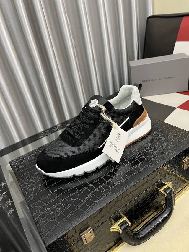 出厂价pp： 新款Brunello Cucinelli 布鲁内诺库奇内利 专柜同步上市， 新款男鞋、面料精选头层牛皮内里。原版开模橡胶大底，精美线条、简约大气，