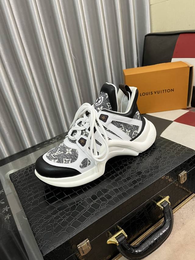 出厂价pp： Louis Vuitton 新款Lv路易威登 * Lv经典老爹鞋潮鞋！选用进口原厂柔软小牛皮，进口飞织内里.原版耐磨橡胶大底！高品质精品！码数：3