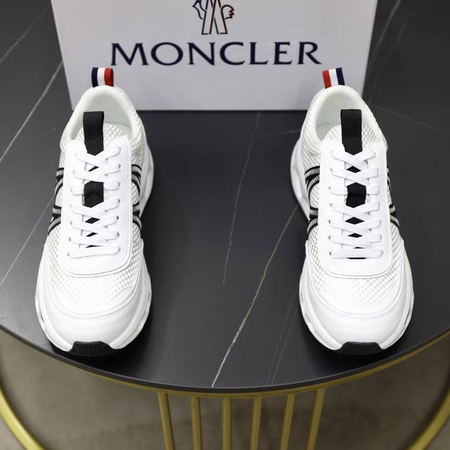 出厂价pp： Moncler 盟可睐 蒙口 -鞋面：品牌布匹拼接皮料车 -内里：舒适透气 -大底：原版轻便柔软耐磨大底 -超高品控 做工精细：凸显 高端 贵气